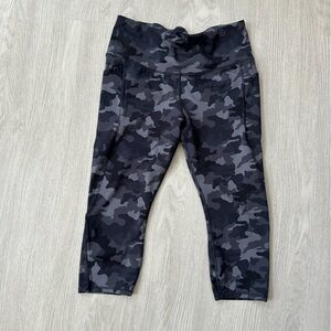 Camo Print Crop Leggings